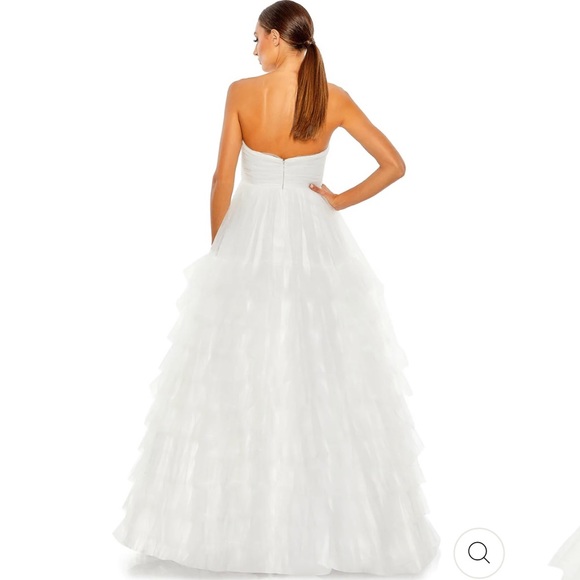 White tiered tulle layered gown - Picture 2 of 6